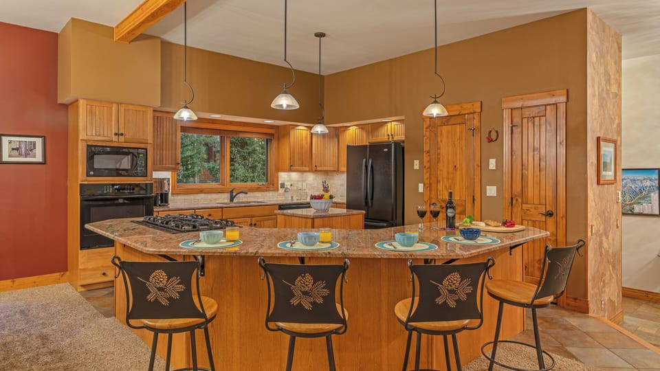 Kitchen with breakfast bar seating
