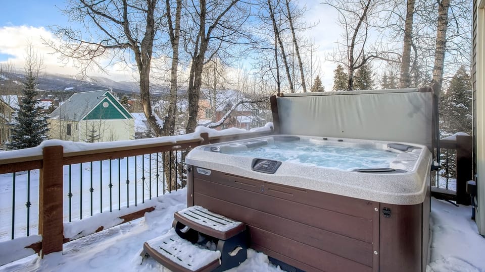 Hot tub in the snow