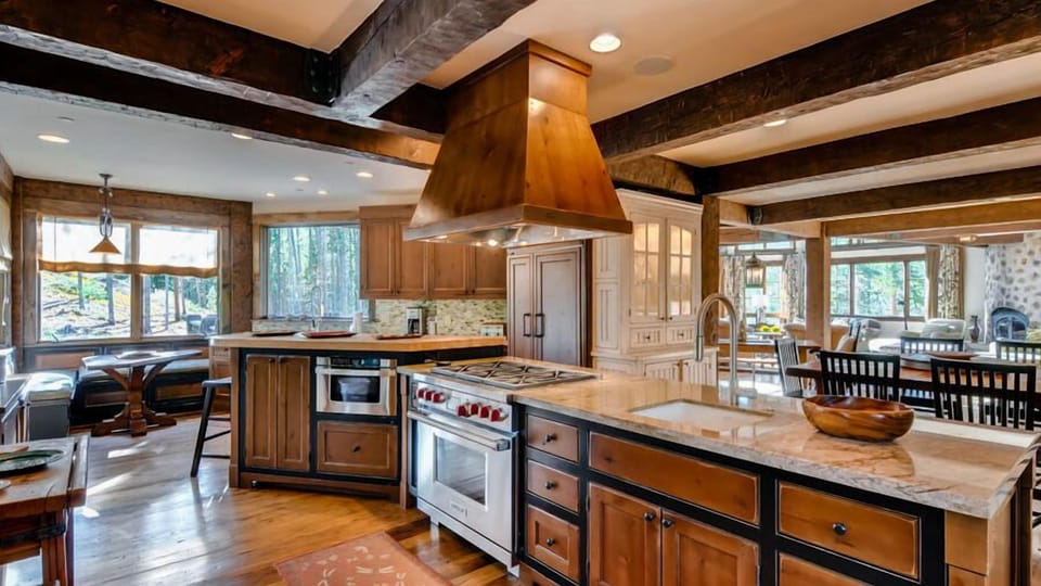 Kitchen with 2 sinks, gas stove, lots of workspace