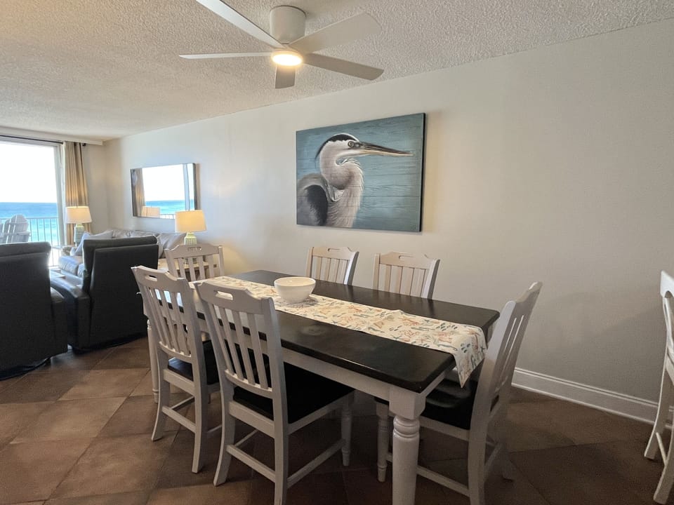 Large Dining Area for 6