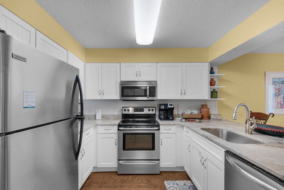 Fully equipped kitchen.