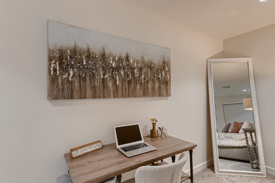 Office area in master