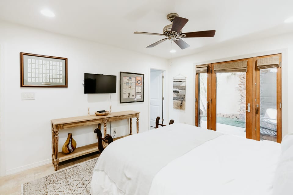 Suite 2 | Entertainment