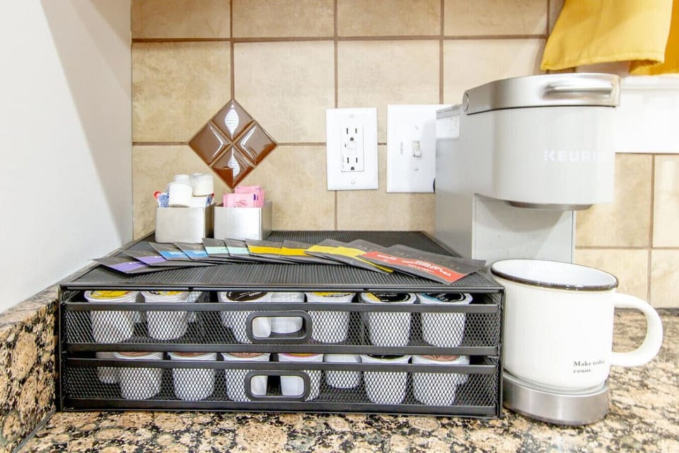 A Keurig coffee machine for guest use. (NOTE: A small starter amount of coffee is provided. Please bring your additional pods depending on your group`s expected consumption.)