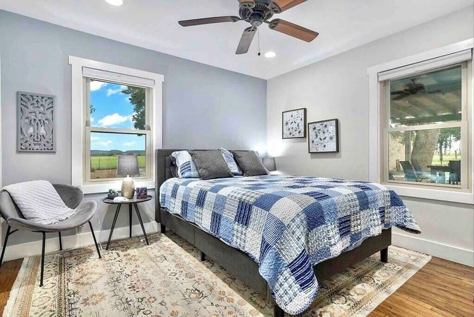 Queen bed 