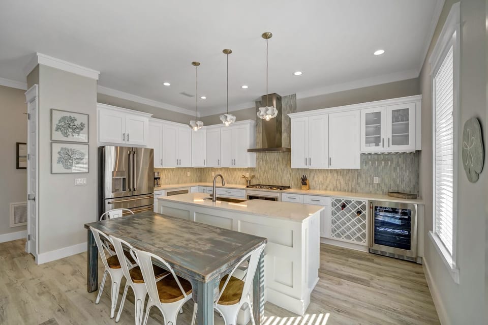 Kitchen and dining area (island has built in seating for 3) 