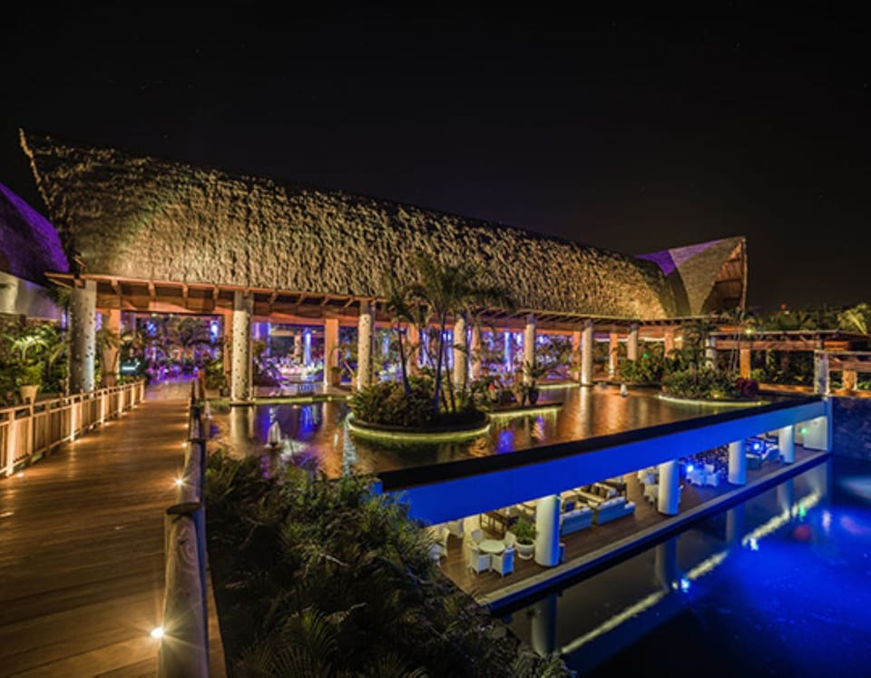 Santuario-Free Nightly Entertainment