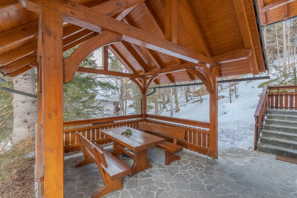 Front yard covered sitting area