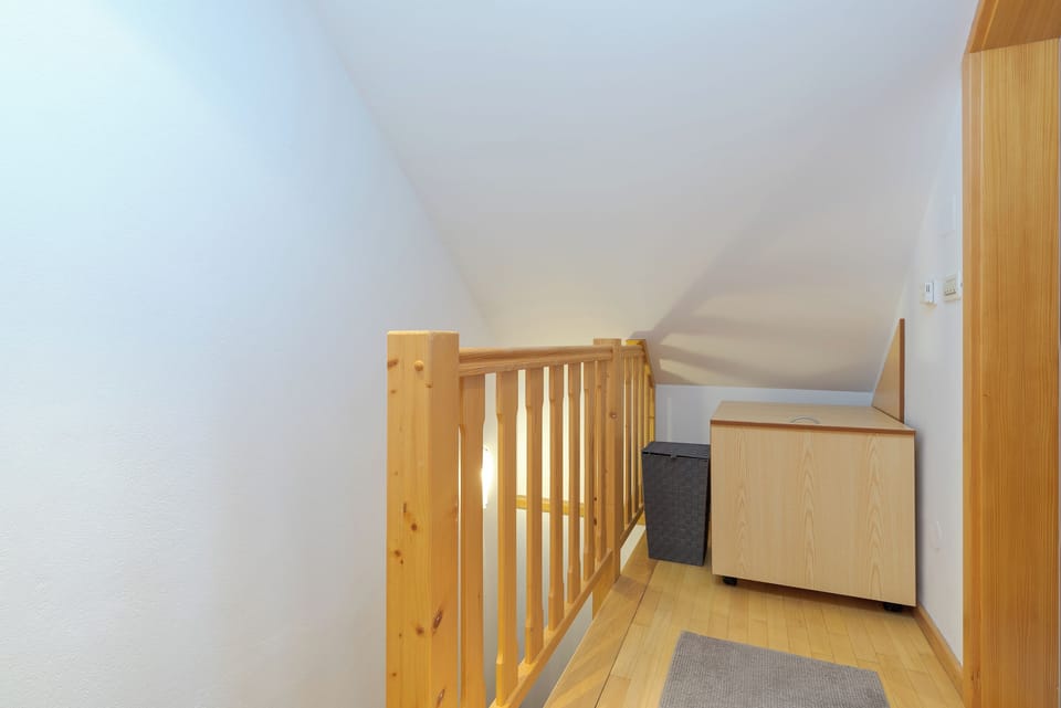 Hallway between bedrooms