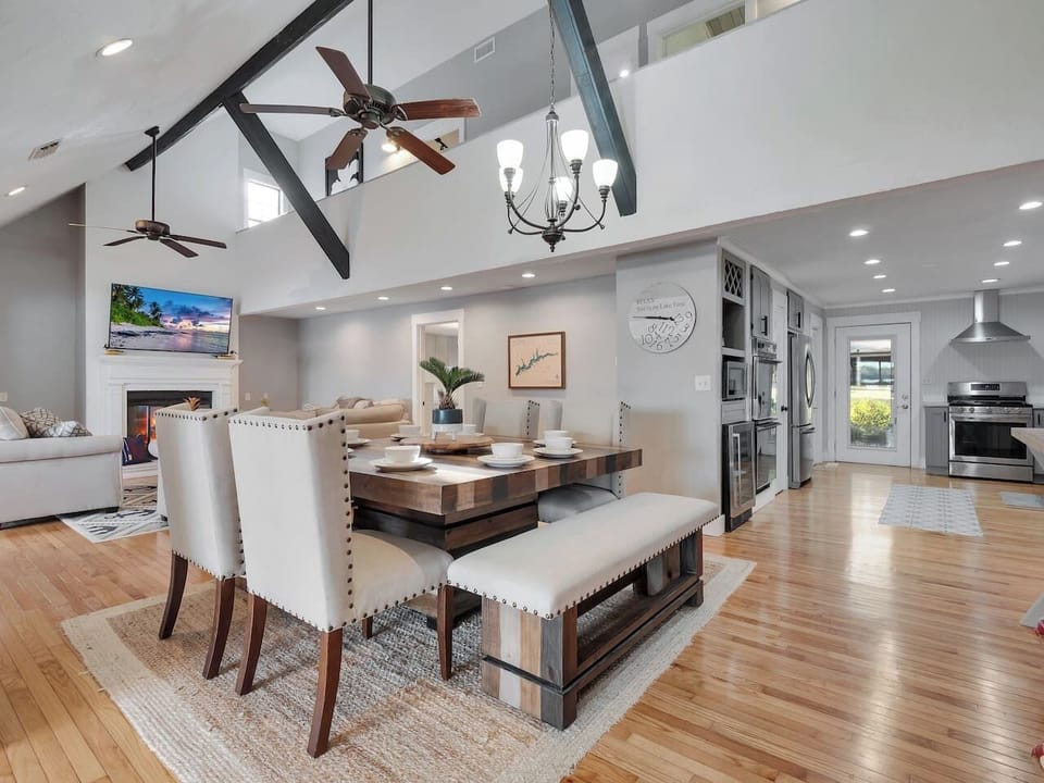 4k tv, gas fireplace, sleeper sofa