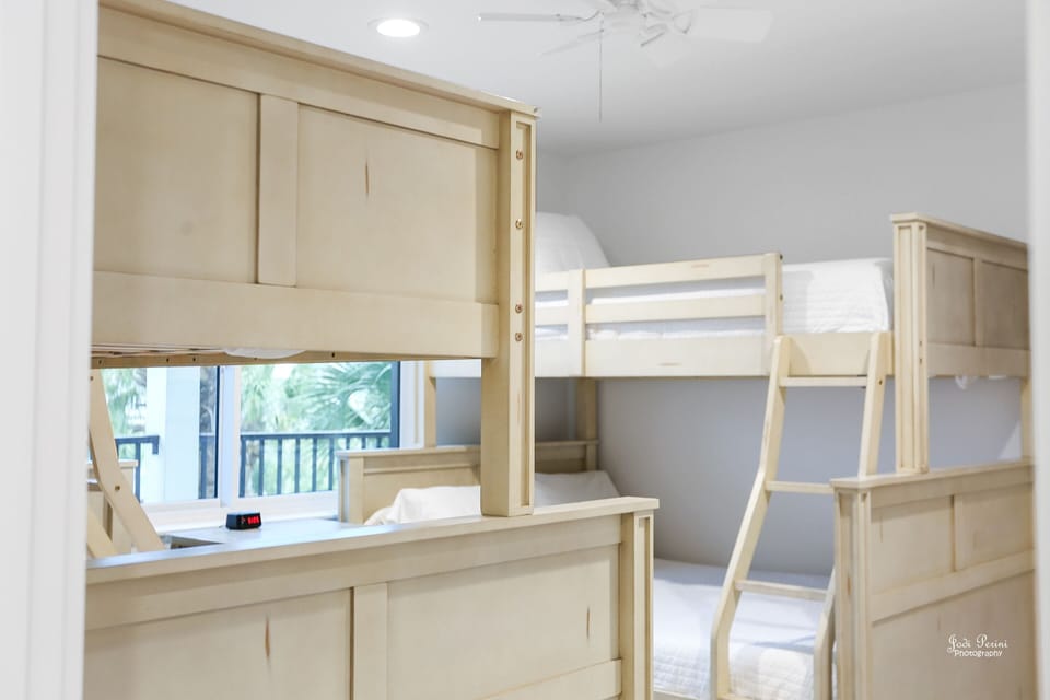 Bunk room (twin over fulls)