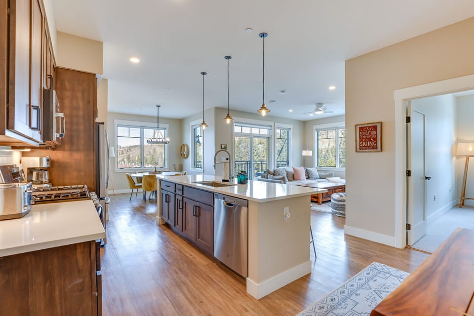 Fully Equipped Kitchen | Coffee Maker | Cooking Utensils | Pots & Pans