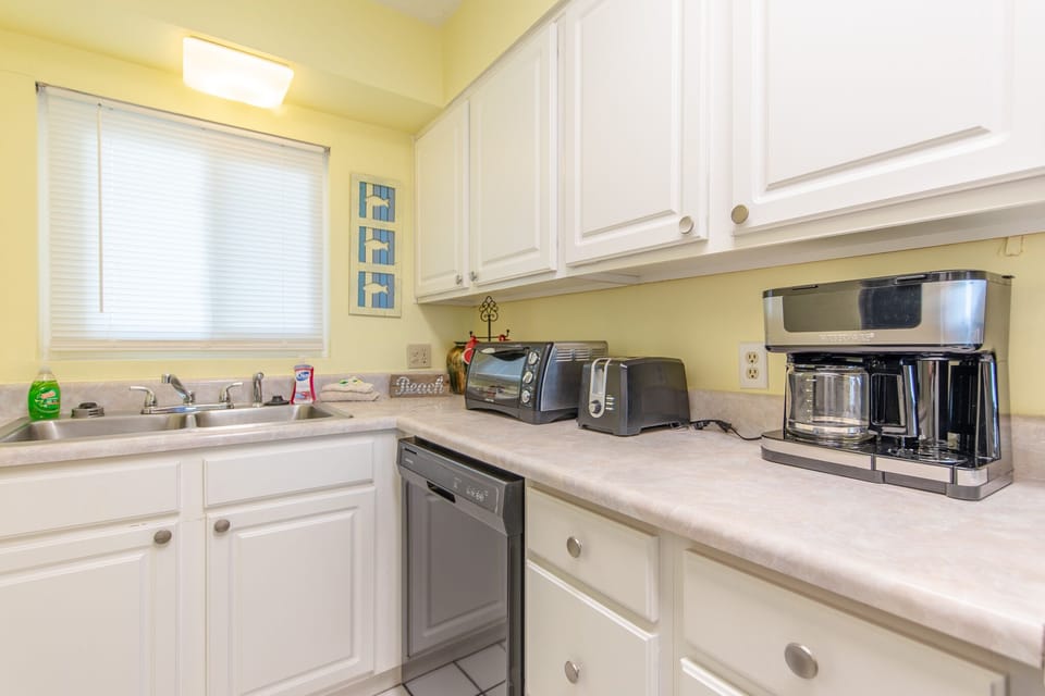 Fully stocked kitchen!