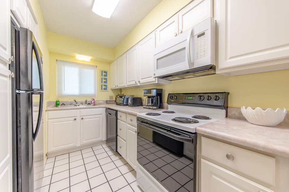 Fully stocked kitchen!