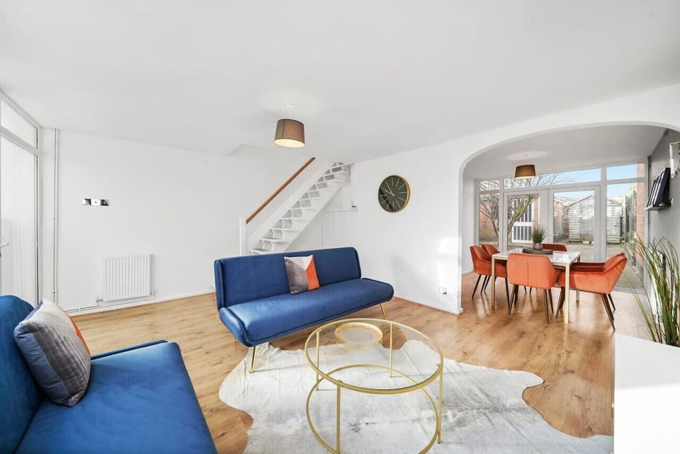 Dining area with seating for up to 6 people