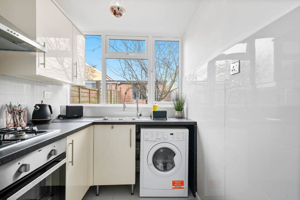 Cook and dine with ease in the fully equipped kitchen, thoughtfully set up with everything you need to prepare and enjoy a home-cooked meal.