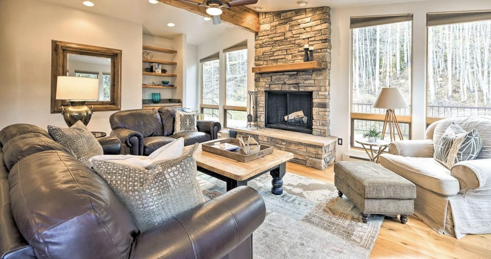 Living room area with fireplace