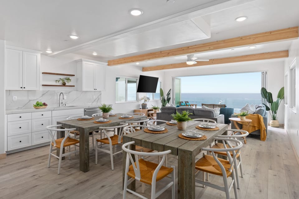 Spacious Dining with a Fantastic View