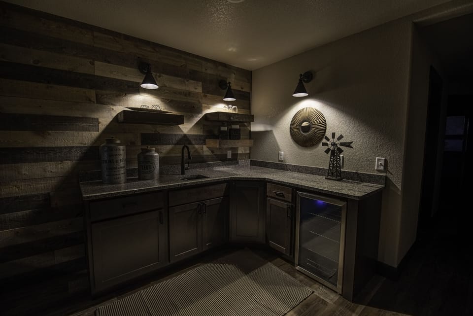 Lower level wet bar.
