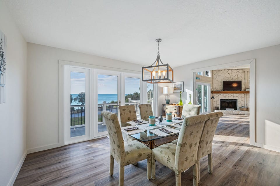 Waterfront Dining Room w/seating for 6, plus 4 island stools in attached kitchen