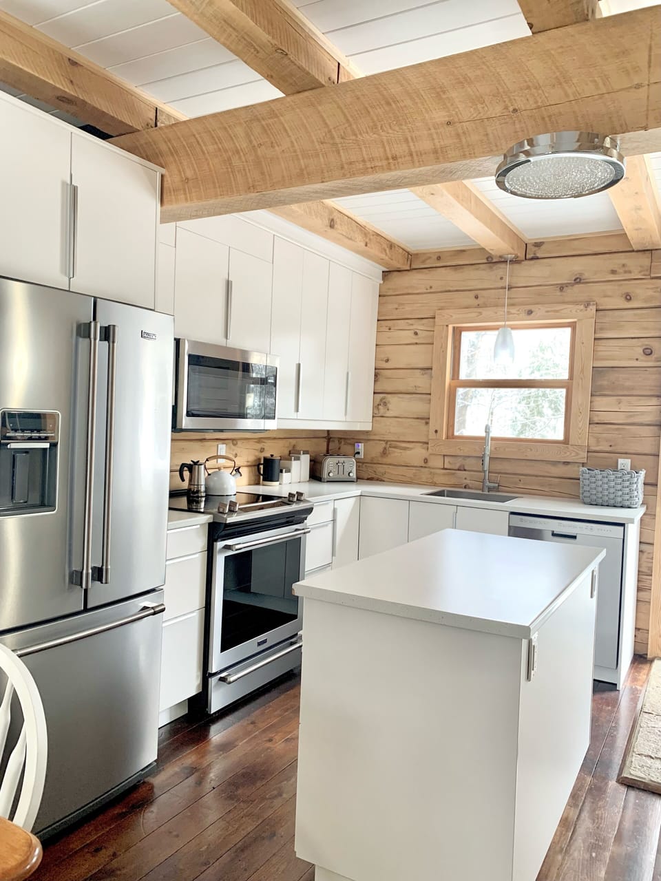 cottage with dishwasher & microwave