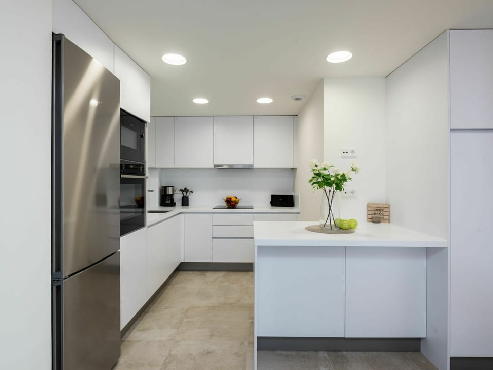 Cabinetry, Countertop, Furniture, Plant, Building, Houseplant, Interior Design, Flowerpot, Kitchen, Flooring