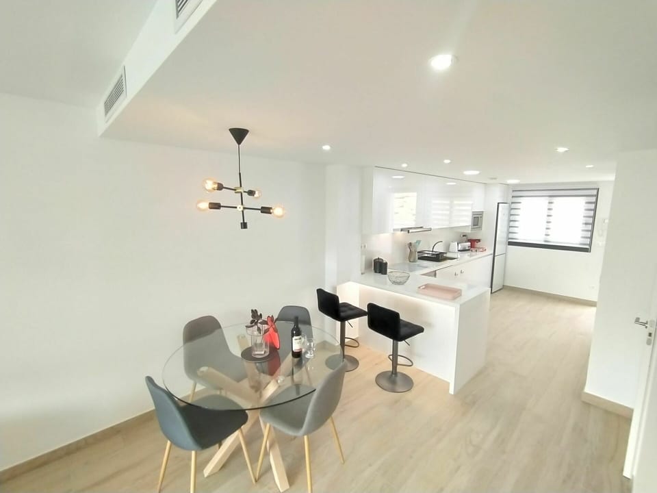Table, Property, Building, Furniture, Wood, House, Interior Design, Lighting, Chair, Flooring