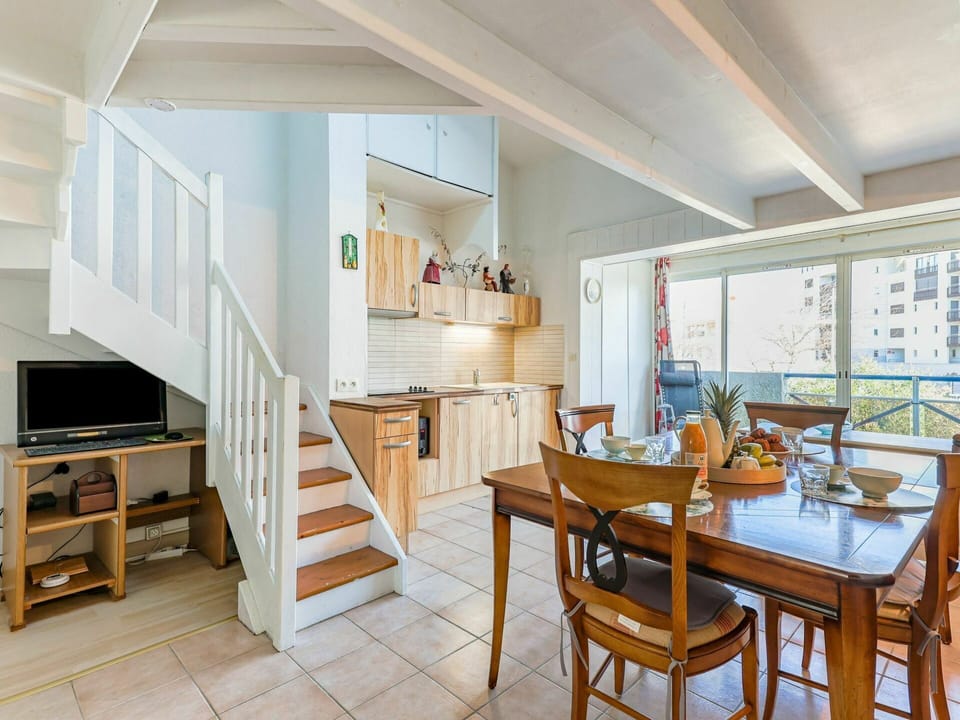 Table, Furniture, Property, Shelf, Chair, Wood, Interior Design, Cabinetry, Shelving, Flooring