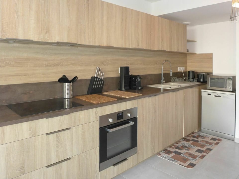 Cabinetry, Countertop, Kitchen Sink, Sink, Tap, Kitchen Stove, Wood, Kitchen, Kitchen Appliance, Stove