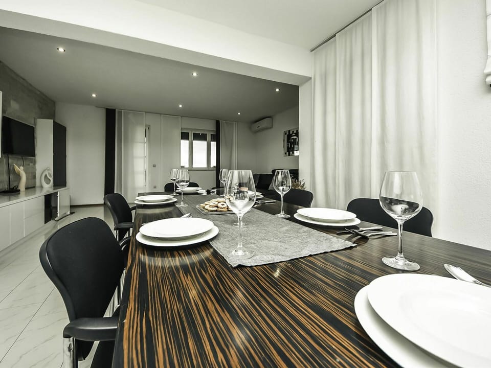 Table, Furniture, Property, Chair, Black, Lighting, Interior Design, Flooring, Wood, Floor