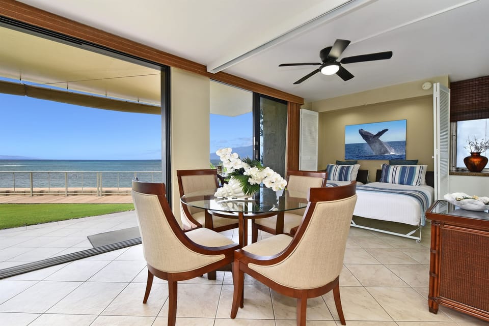 Round table Seats 4