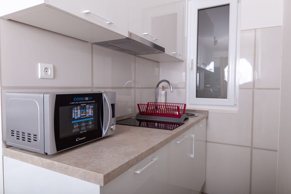 Functional kitchen with complete amenities