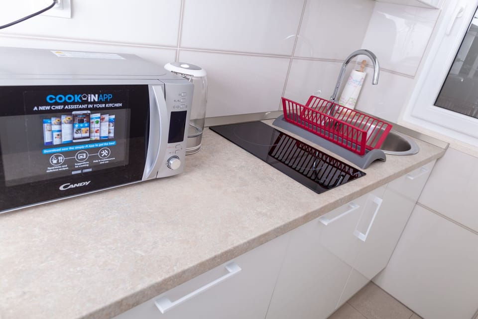 Kitchenette. 
