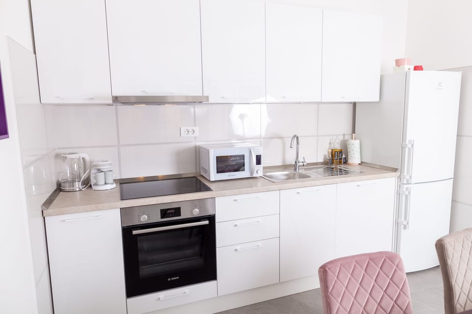 Fully equipped kitchen.