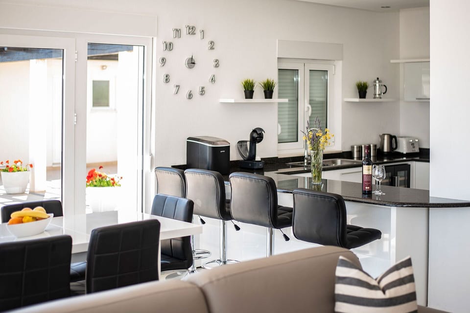 Bar unit and stools