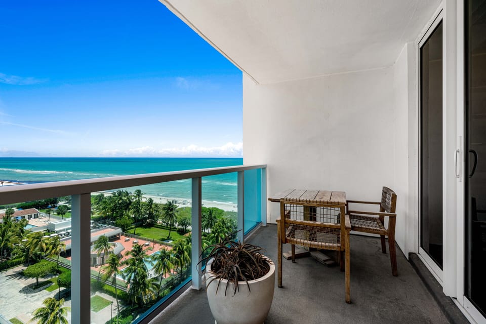 Private Balcony with Ocean View!