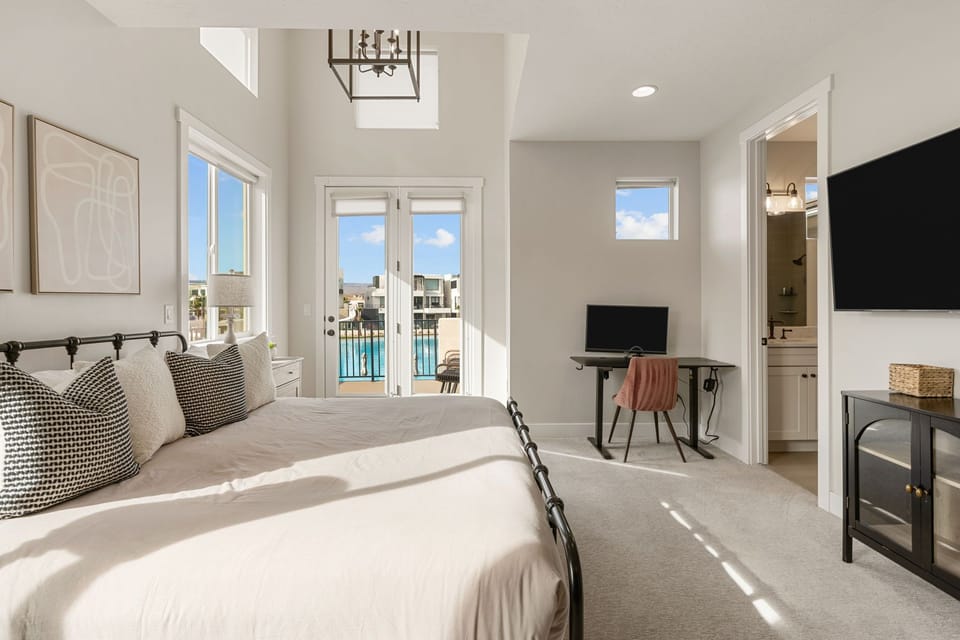King Bed/Attached Bath + Deck