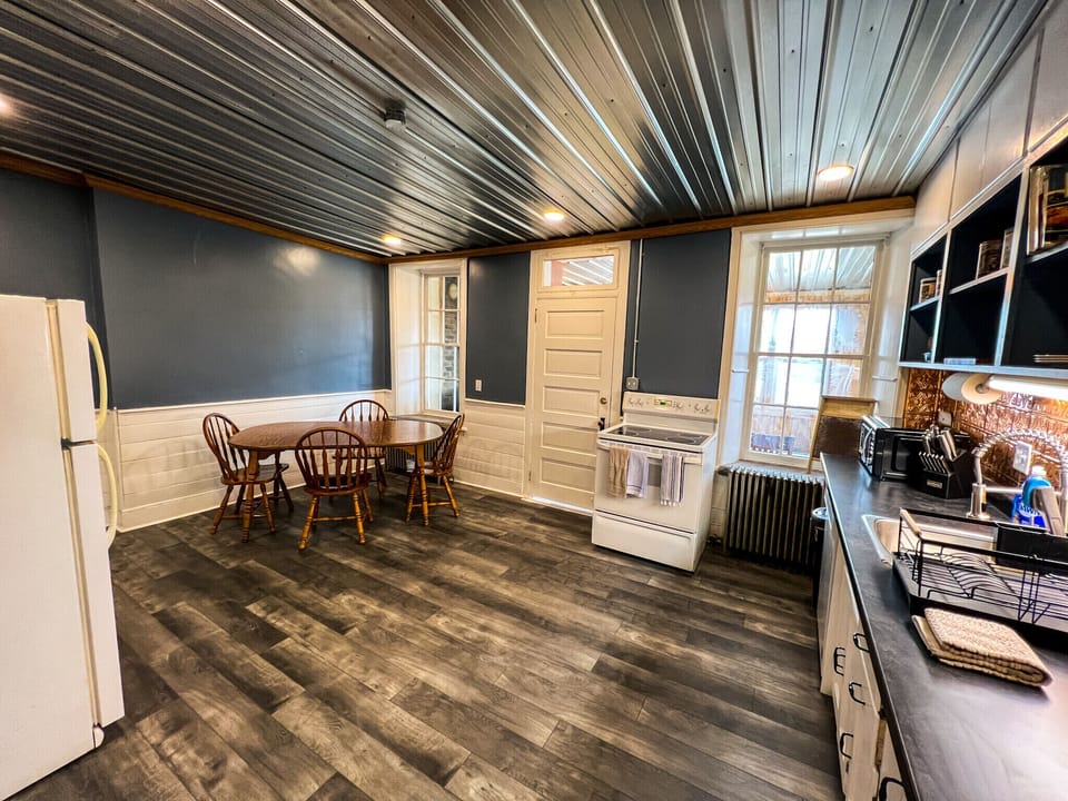 Full size kitchen 