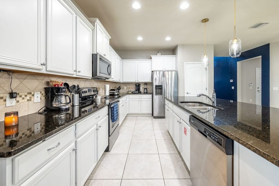 Don't you love when a kitchen is perfect for preparing meals for large groups?