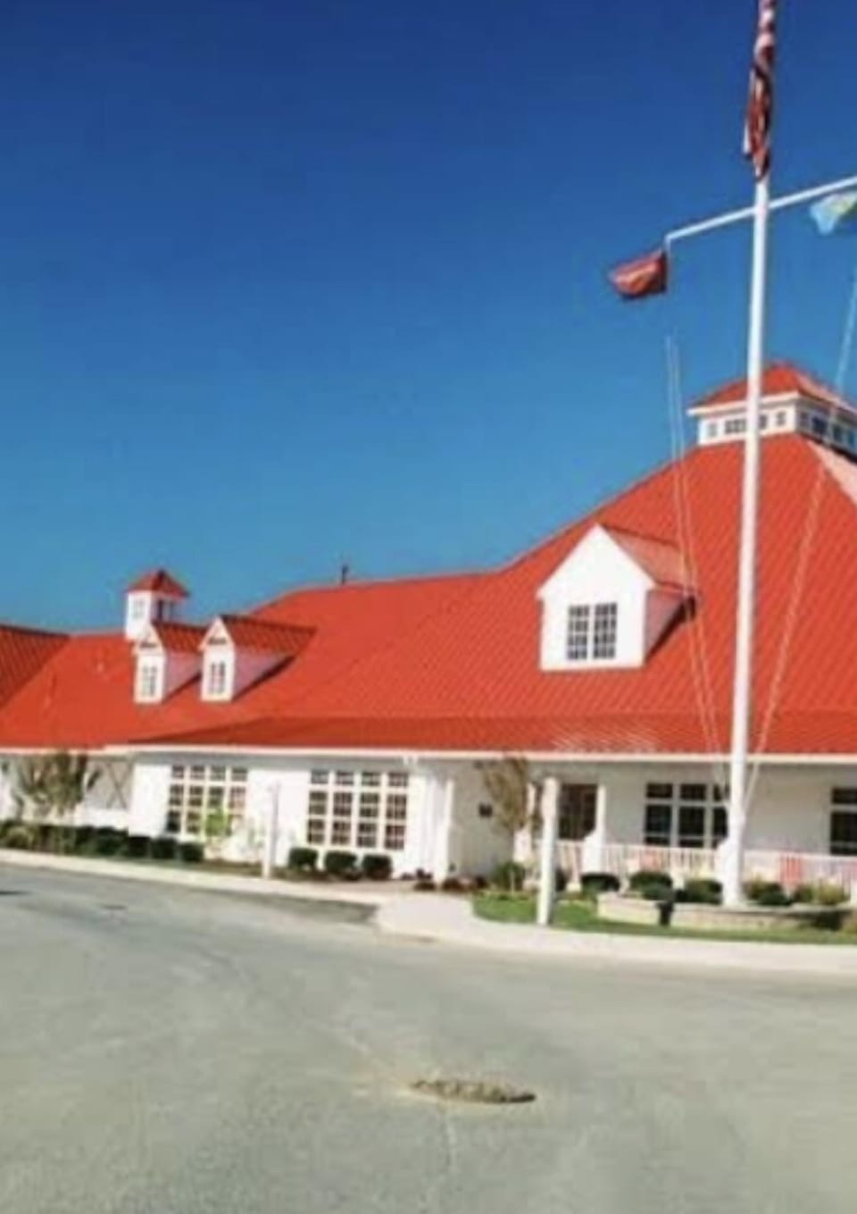 Clubhouse-pools,fitness ,game rooms,party kitchen,conference room,sauna,etc


