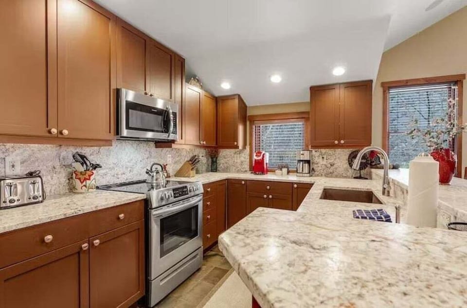 Fully updated kitchen