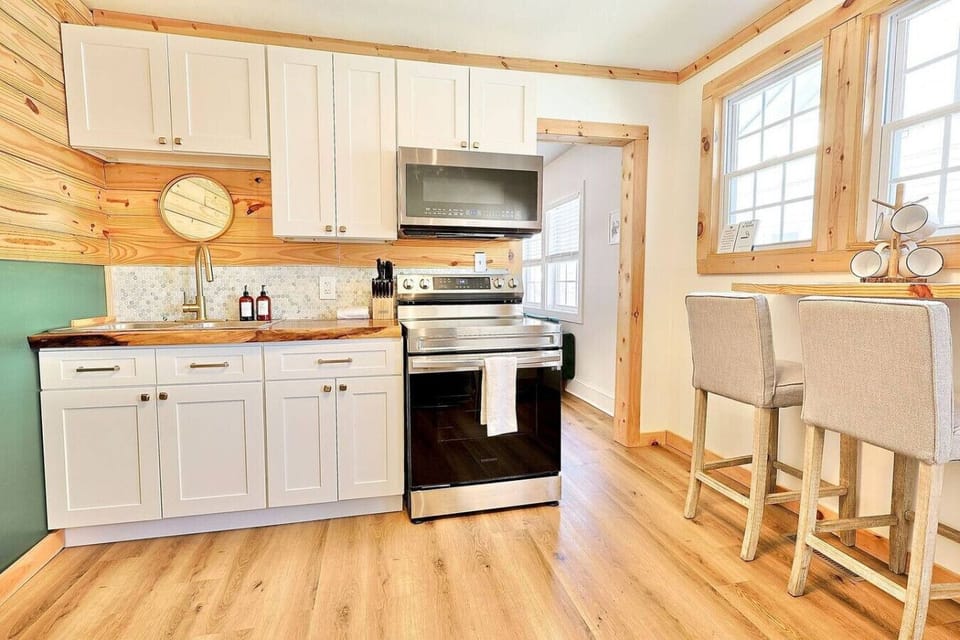 Kitchen: Bright and modern kitchen with sleek appliances and natural wood accents!