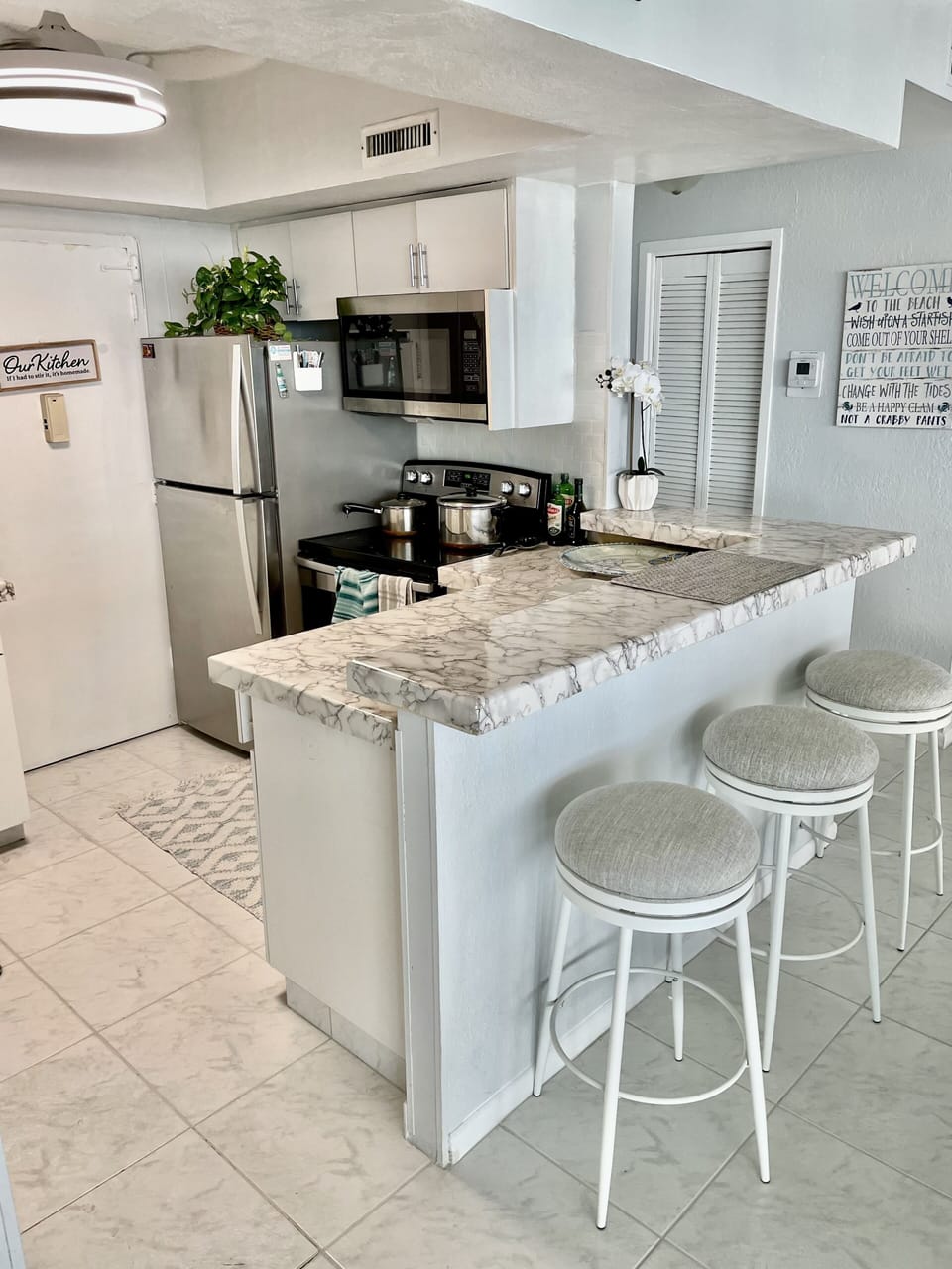 Breakfast nook area