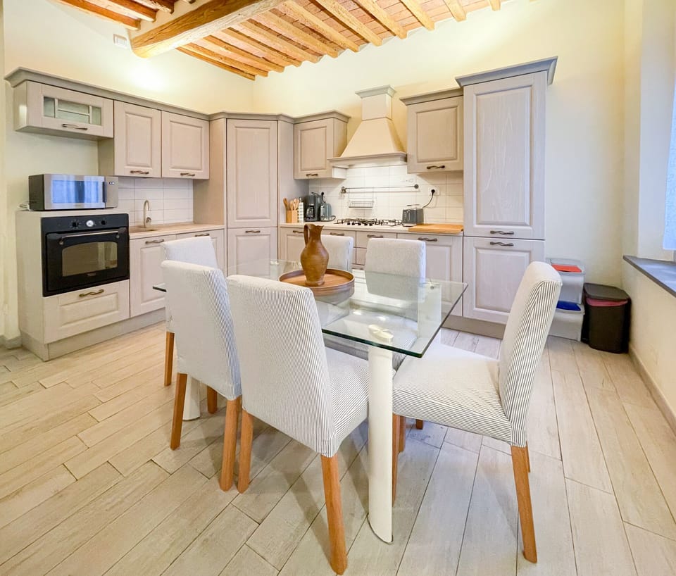 Kitchen with Table for 6 people