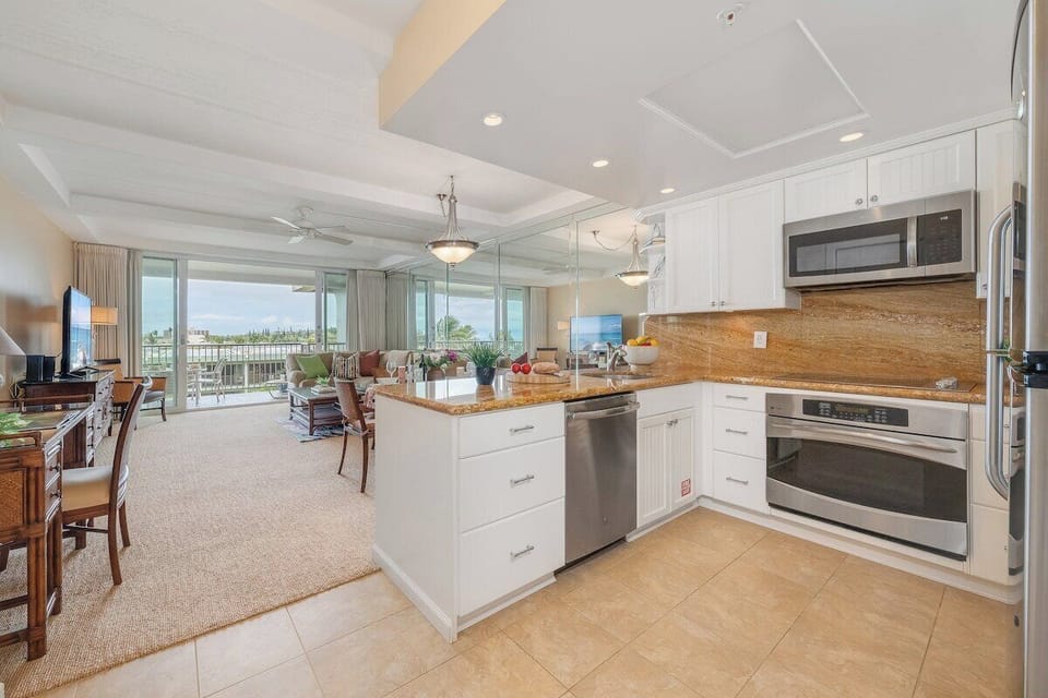 Whaler 712 kitchen 2