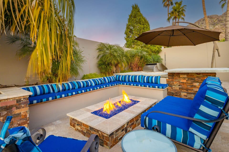 Outdoor Firepit w/ Seating