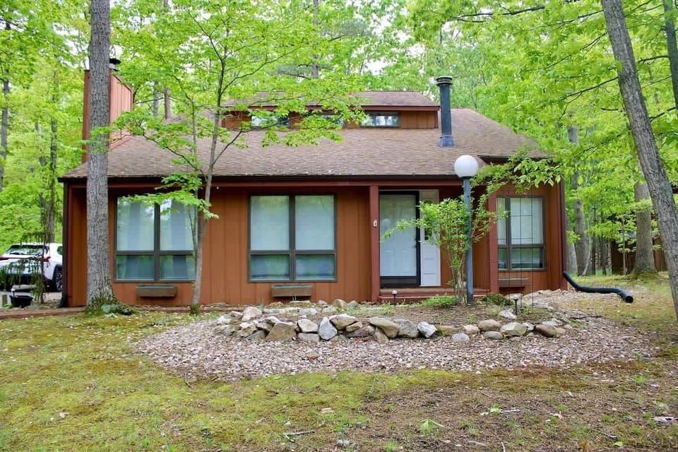Front entrance of cub cabin