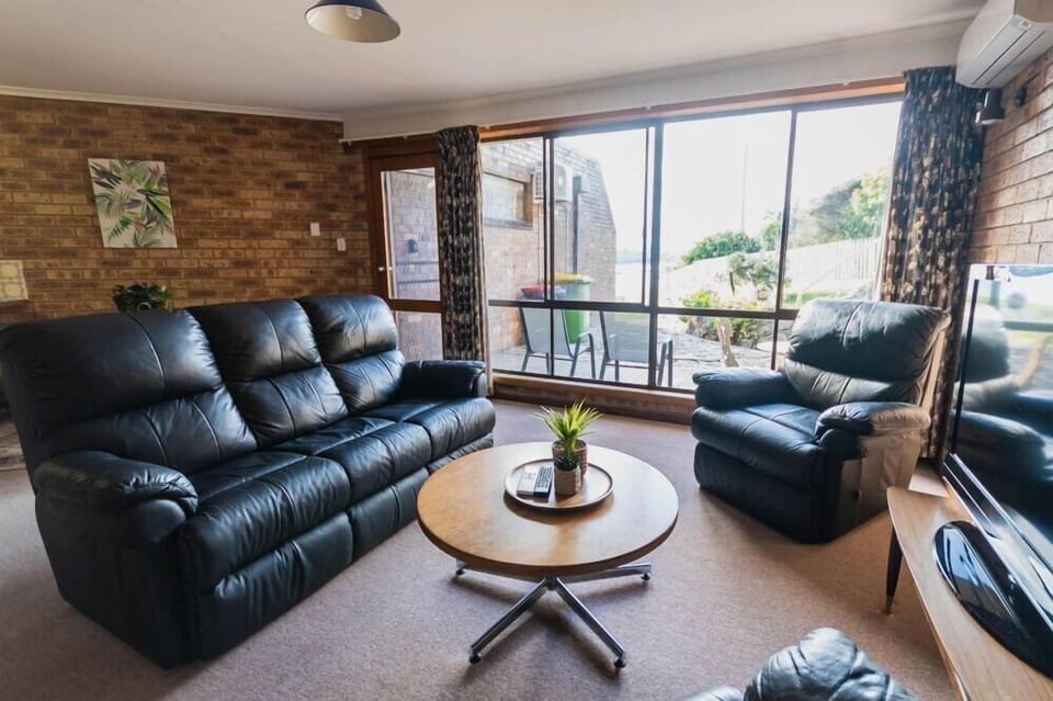 Unit 10 - Lounge