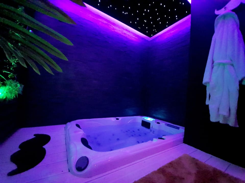 Indoor spa tub