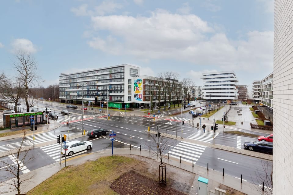 View of the surrounding area showing the head ulkica and modern buildings.